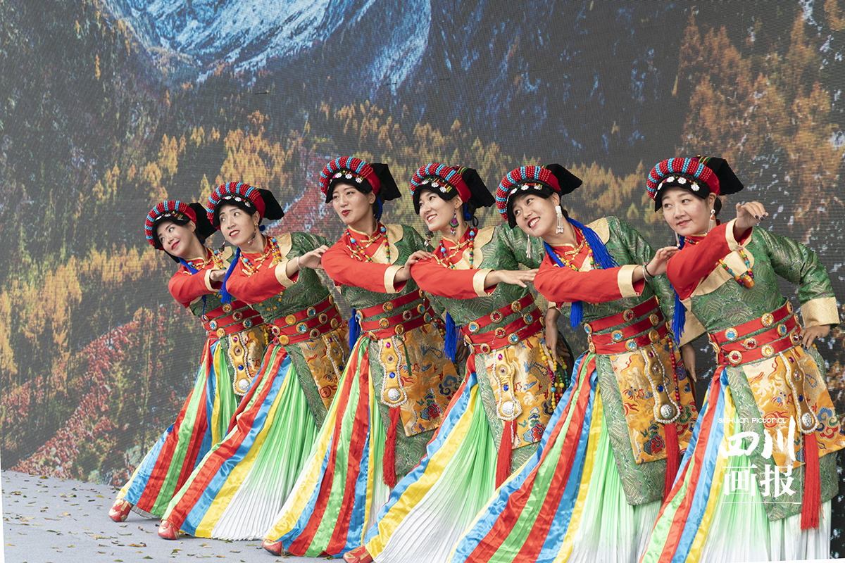 贵州是一个少数民族众多的省份，每个民族的服饰习俗均有所不同|贵州|民族|习俗_新浪新闻