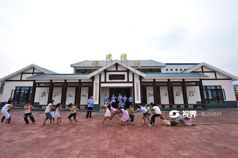 512灾后重建的彭州市新兴镇文化广播站体育活动中心