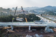 2018年1月17日下午，贯穿四川省广安城区的西南地区首条云轨旅游示范线，其列车车厢开始吊装上线，预计春节正式通车