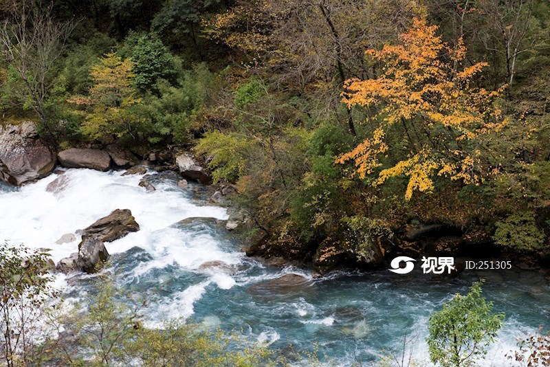 四川平武虎牙大峽谷秋色