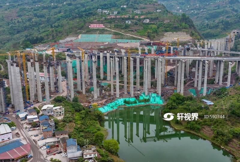 建设中的新市金沙江特大桥初露端倪 图片 | 轩视界