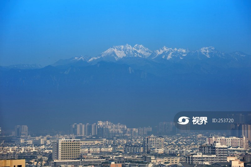 雪山下的温江城市风光 图片 | 轩视界