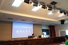 ７月１７日，四川省人民政府新闻办公室召开了上半年四川经济形势新闻发布会，四川省统计局新闻发言人熊建中作新闻发布。今年以来，面对经济下行压力持续加大的严峻形势，省委、省政府认真贯彻落实党中央、国务院稳增长的各项决策部署，及时集中出台一系列有针对性的稳增长政策措施，促进了上半年全省经济的平稳增长，经济运行呈现总体平稳、稳中有升的发展态势。 
