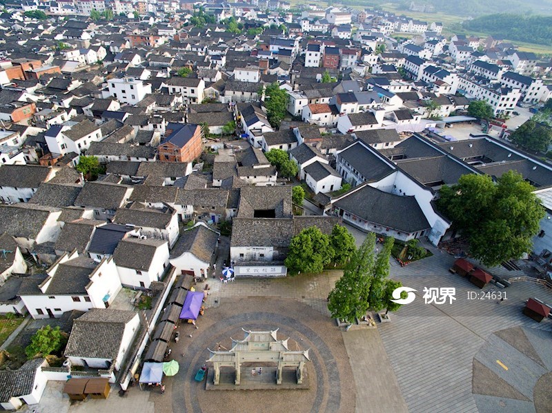 航拍浙江杭州市富阳龙门镇牌楼龙门古镇孙权故里