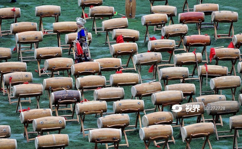 苗族新年木鼓表演