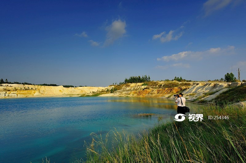 广东茂名被遗忘的矿坑