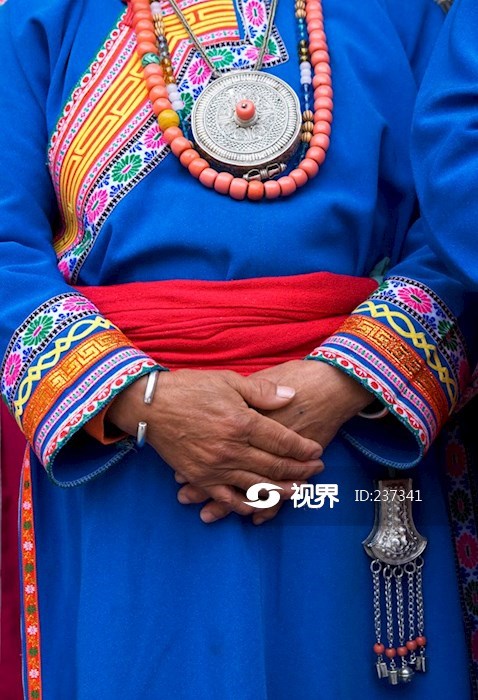 羌族妇女服饰特写 图片 | 轩视界