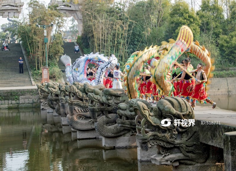 泸州雨坛彩龙龙脑桥上展雄姿
