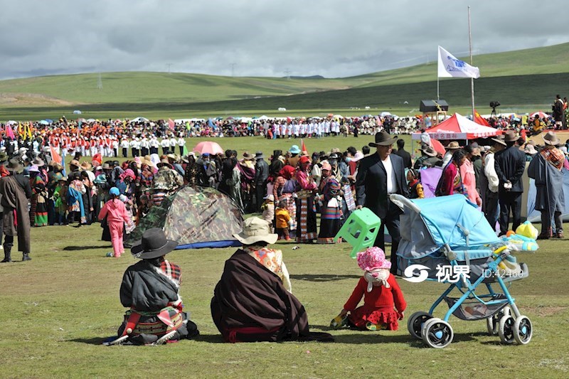 西藏安多县赛马节
