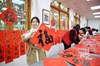 四川内江：大学生义写春联送祝福