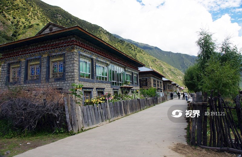 西藏林芝阿沛新村 图片