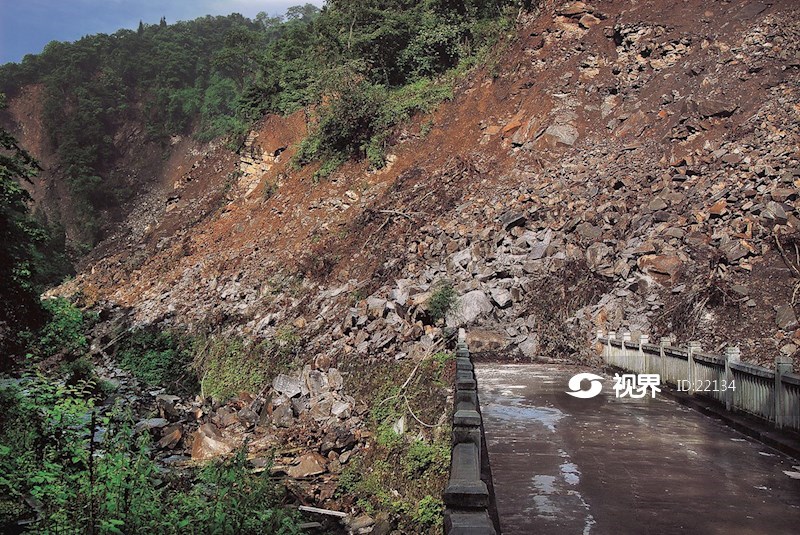 512地震彭州市龙门山银厂沟一号桥灾情