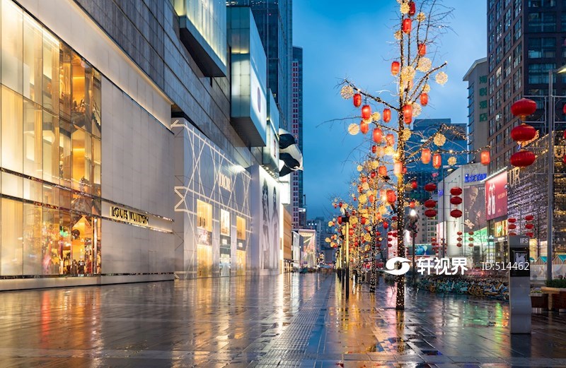 中国新年期间四川省成都市红星路步行街ifs夜景