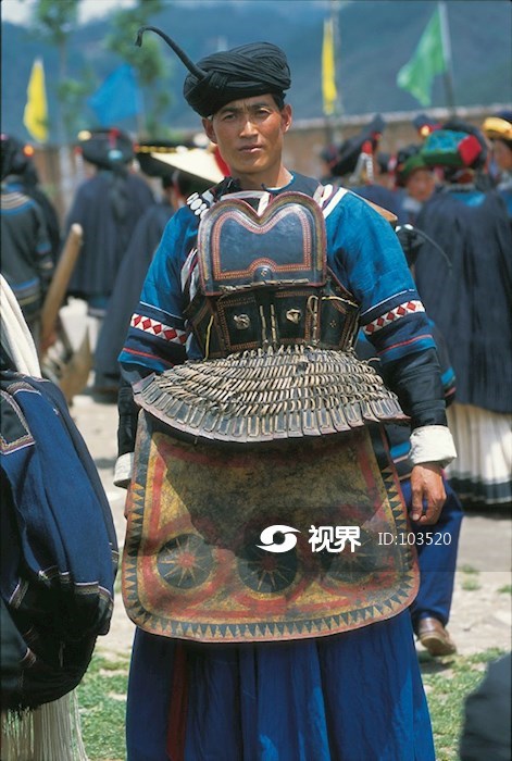 彝族武士服饰