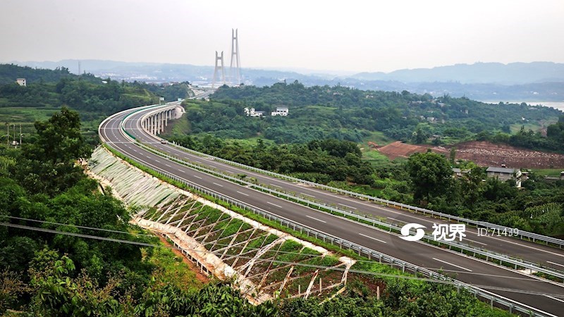 成自泸赤高速公路