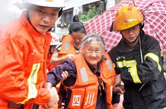 8月16日晚以来，川南地区普降暴雨。纳溪区域内遭受大到暴雨天气，永宁河水位暴涨，流量达2000立方米/秒。上马、护国、渠坝等6个镇不同程度受灾。暴雨灾情发生后，纳溪区委、区政府立即按照防汛应急预案，启动抗灾救灾工作。