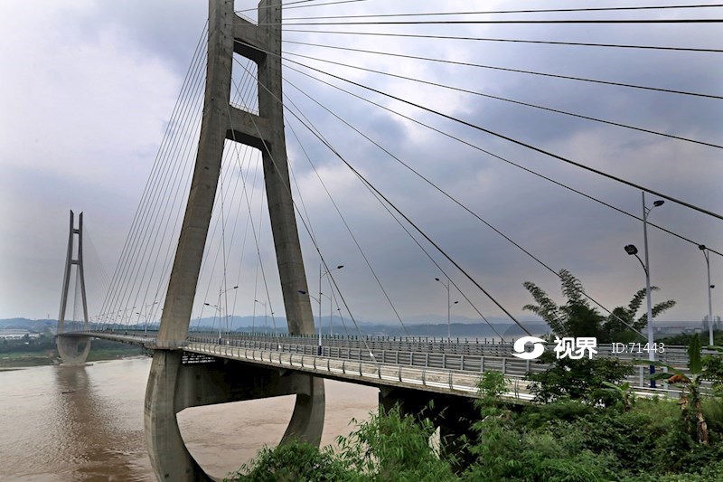 成自泸赤高速公路黄舣长江大桥