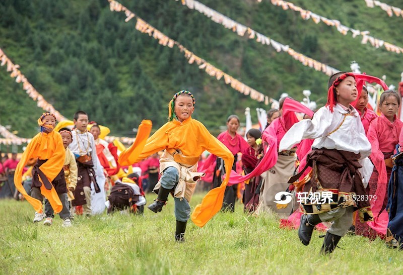草原上的锅庄舞 图片 | 轩视界