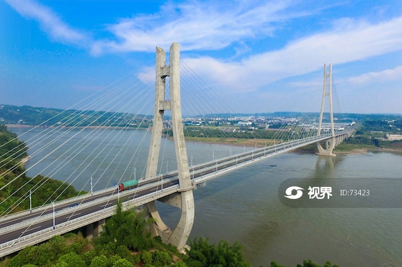 成自泸赤高速公路黄舣长江大桥