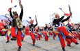 北川新县城羌族同胞在新生广场欢度羌历年