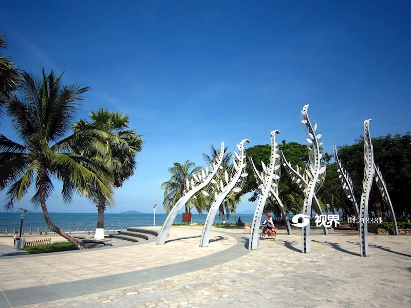 海南三亚湾海月广场