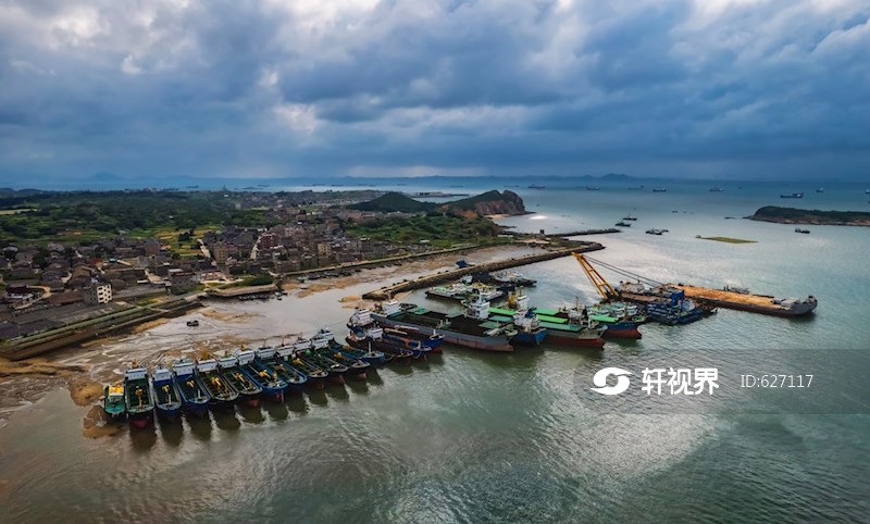 航拍福建平潭岛上的造船厂和码头 图片 | 轩视界