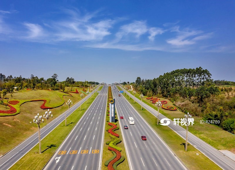 天府大道南延线的春天 图片 | 轩视界