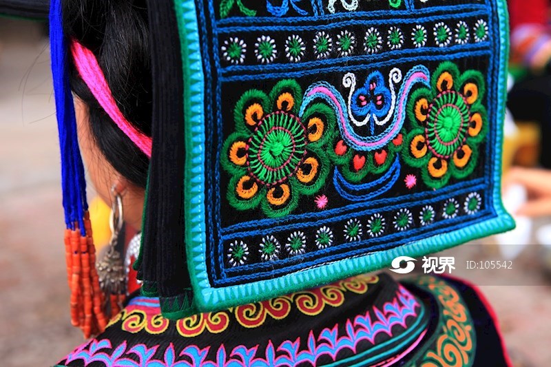 甘洛县彝族妇女头饰头帕特写