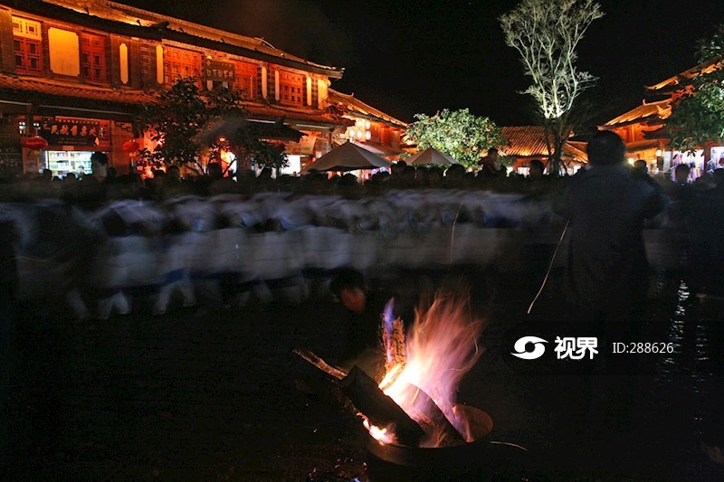 丽江古城的篝火晚会 图片 | 轩视界