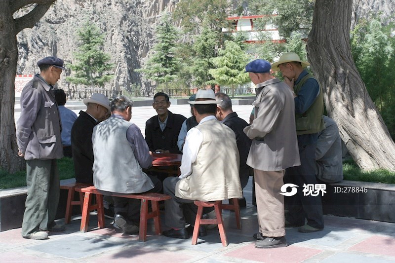 四川阿坝小金县红军会师广场上的老乡们 图片 | 轩视界