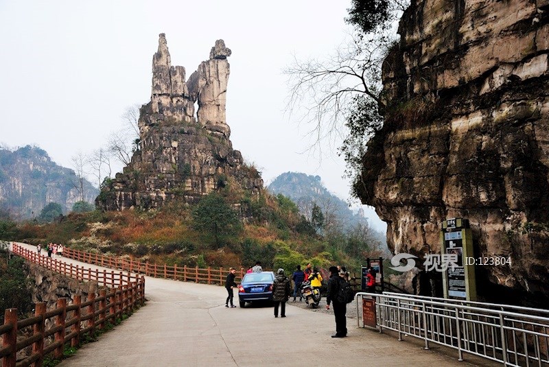 四川宜宾兴文石海夫妻峰