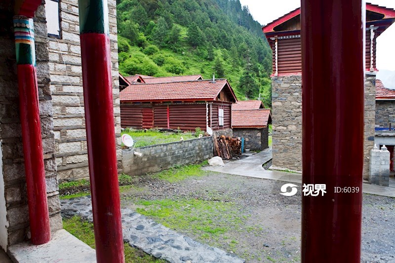 金川县毛日乡依生村牧民定居点