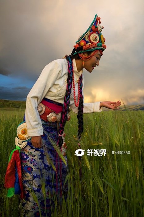 华贵典雅的阿坝安多藏族服饰