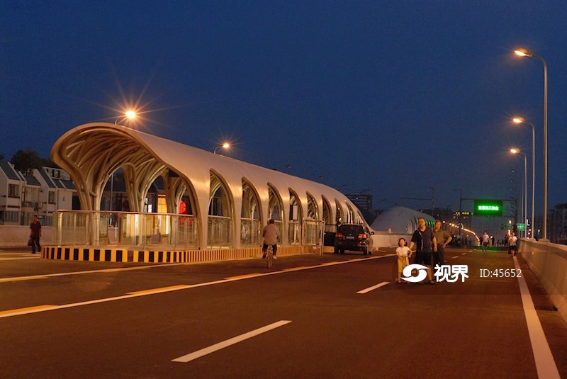 成都二环路快速公交站