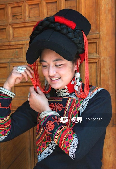 彝族少女服饰 图片 | 轩视界