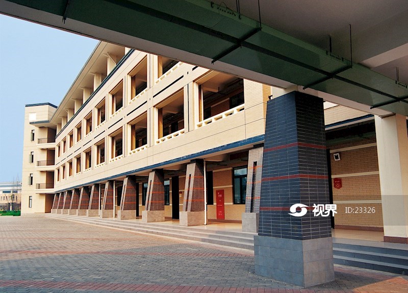 512灾后重建的都江堰市七一聚源中学