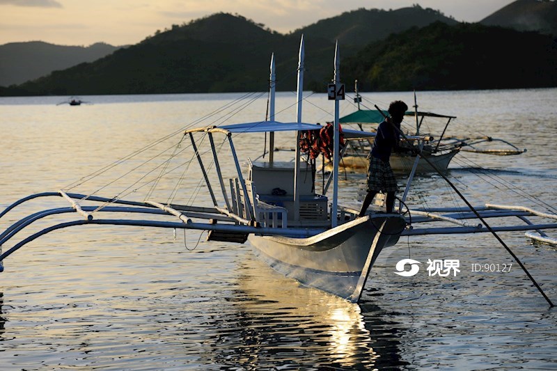 科隆港归航的蟹脚船