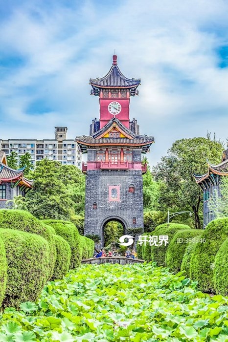 四川大学华西校区古钟楼