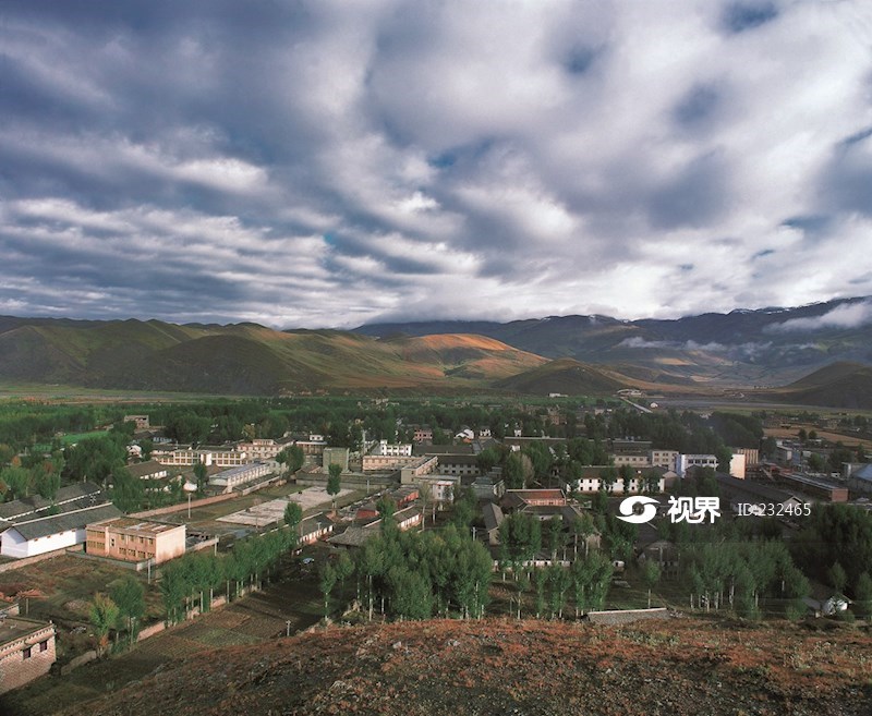 甘孜州稻城县全景