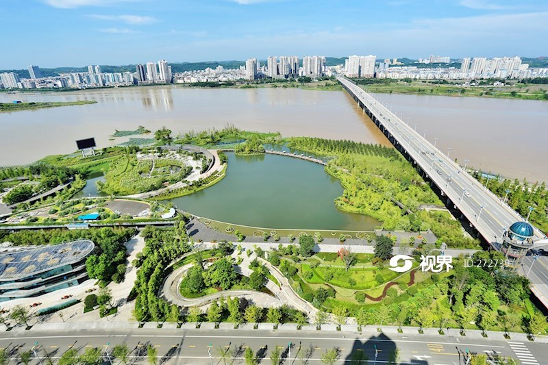 遂宁市五彩缤纷路湿地公园全景