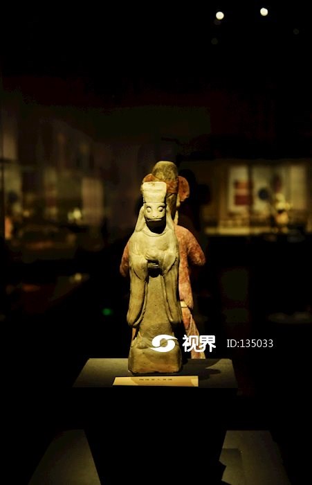 成都博物馆-陶猪首人身俑图片| 轩视界