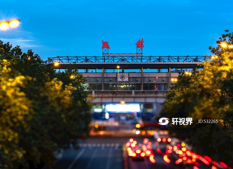 成都火车北站夜景图片