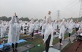 成渝双城线上线下共104836人以同时完成同一套健身瑜伽的方式，成功创下大世界基尼斯新纪录