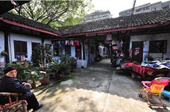 邱家祠堂位于锦江区龙王庙正街28号，建于清同治七年（1868），建筑面积1097.71平方米，传统建筑风格，现为民居。
