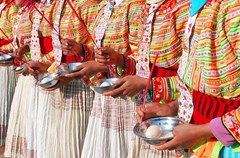 每年12月，各地的傈僳族人民开始迎来他们的新年——阔时节——傈僳族最隆重的传统节日。就让我们在这个快乐的日子里，走进四川傈僳族生活的区域，去了解这个生活于大山深处的民族。